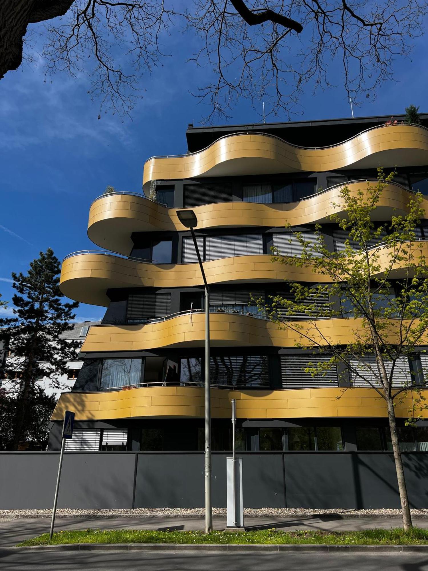 Reside In The Golden Wave Apartment *
